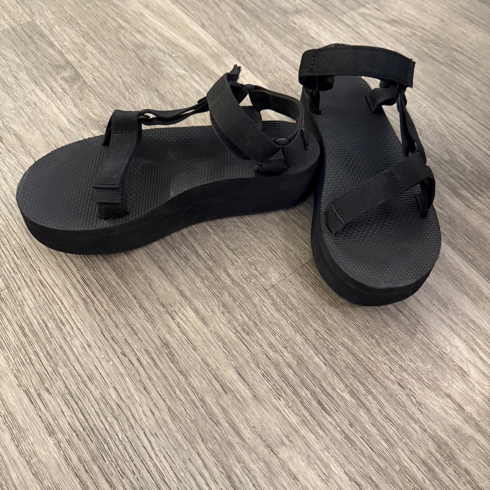 Teva Flatform Universal Sandal